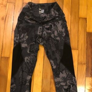 BUNDLE 2 for $10 • Old Navy Active High waisted